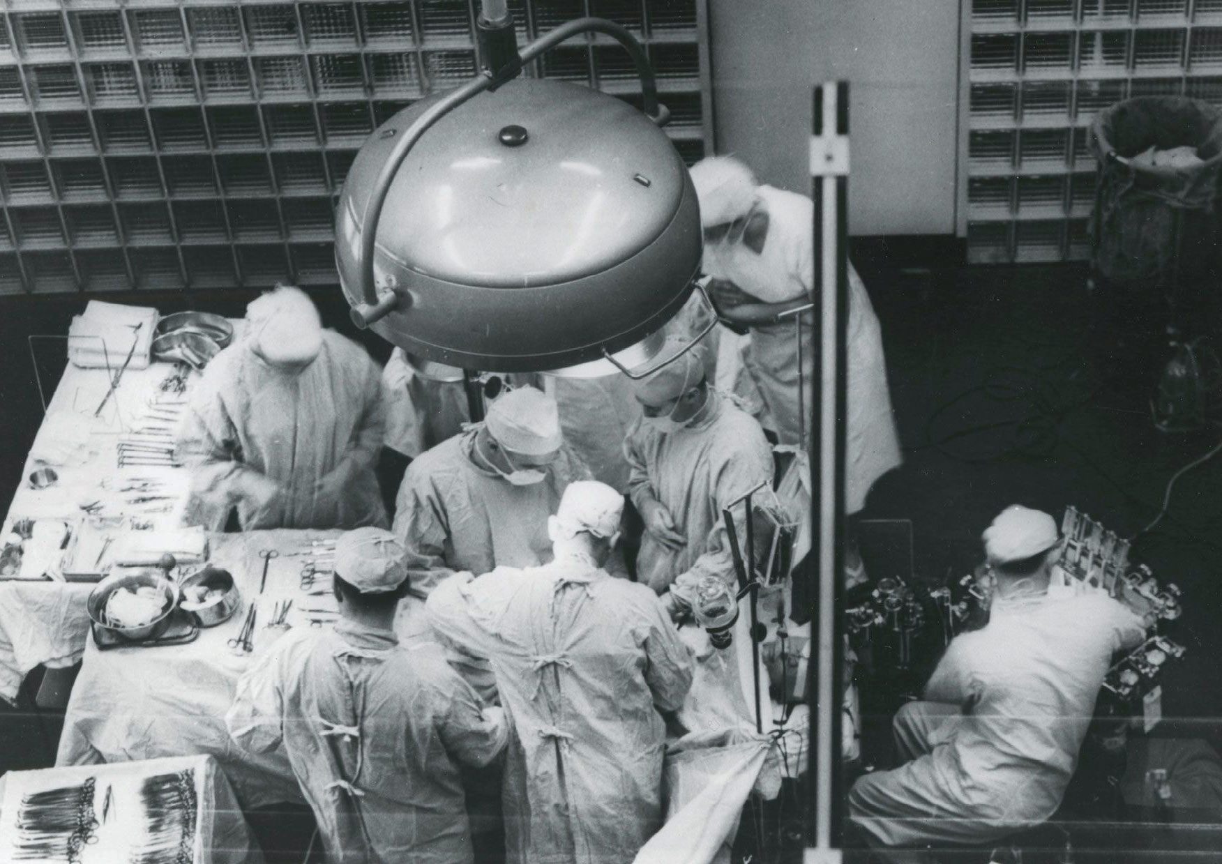 Kidney transplantation operating theatre in 1954